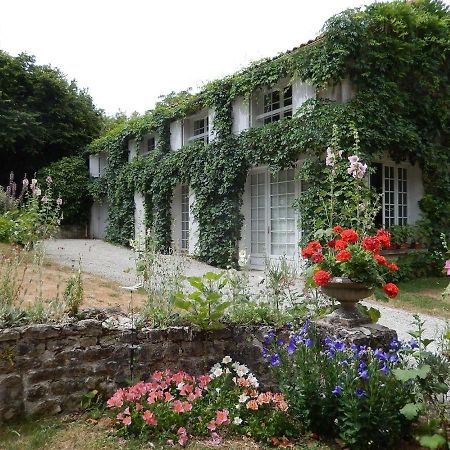 Le Petit Massigny Bed and Breakfast Les Velluire-sur-Vendee Eksteriør billede