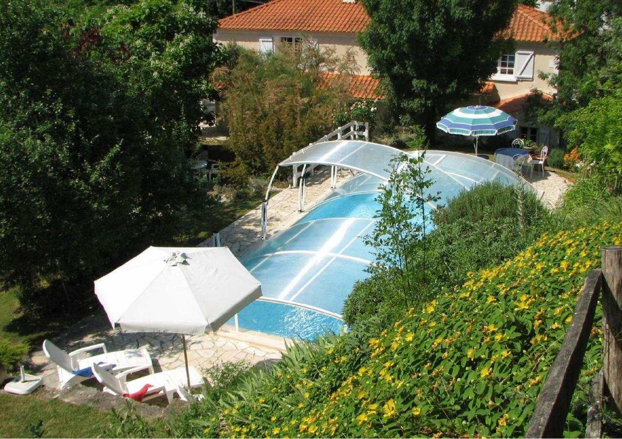 Le Petit Massigny Bed and Breakfast Les Velluire-sur-Vendee Eksteriør billede